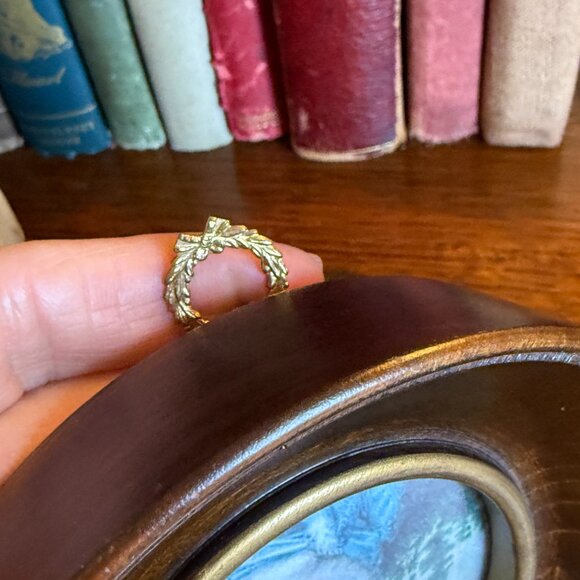 Vintage Marie Antoinette Round Wood Small Picture - Picture 5 of 12